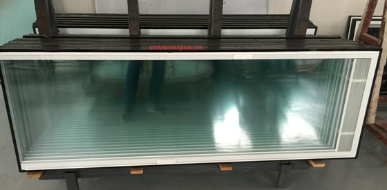 25.4mm Zonneblinden tussen Zonneblinden van de Glas de Vlakke Vorm voor OEM van de de Hitteisolatie van Terrasdeuren